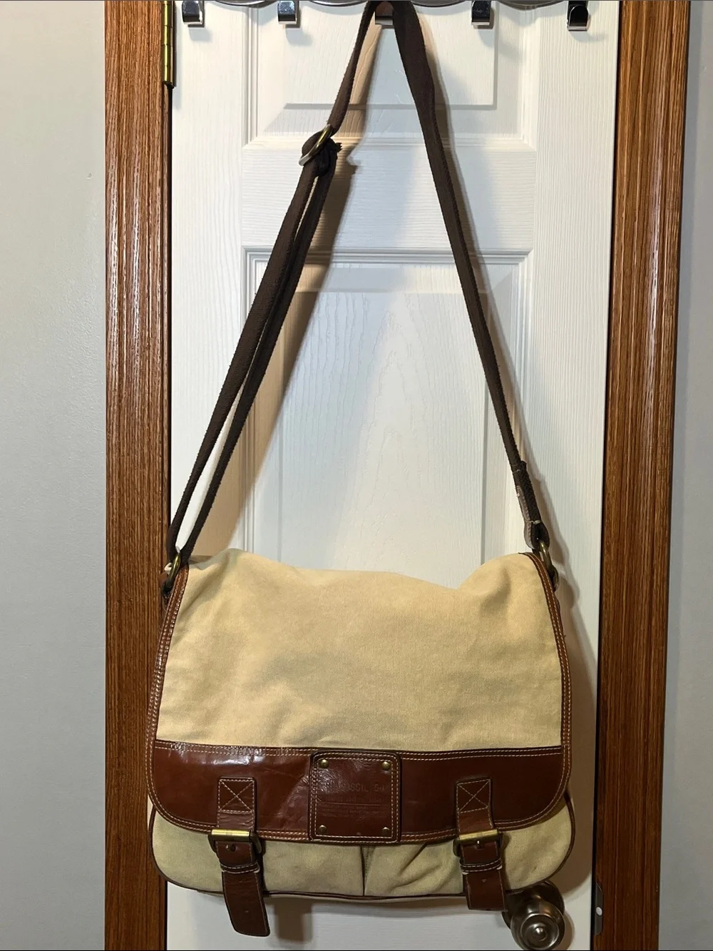 FOSSIL Tan Canvas w/ Brown Leather Trim & Brown Strap Messenger Bag Commuter Bag